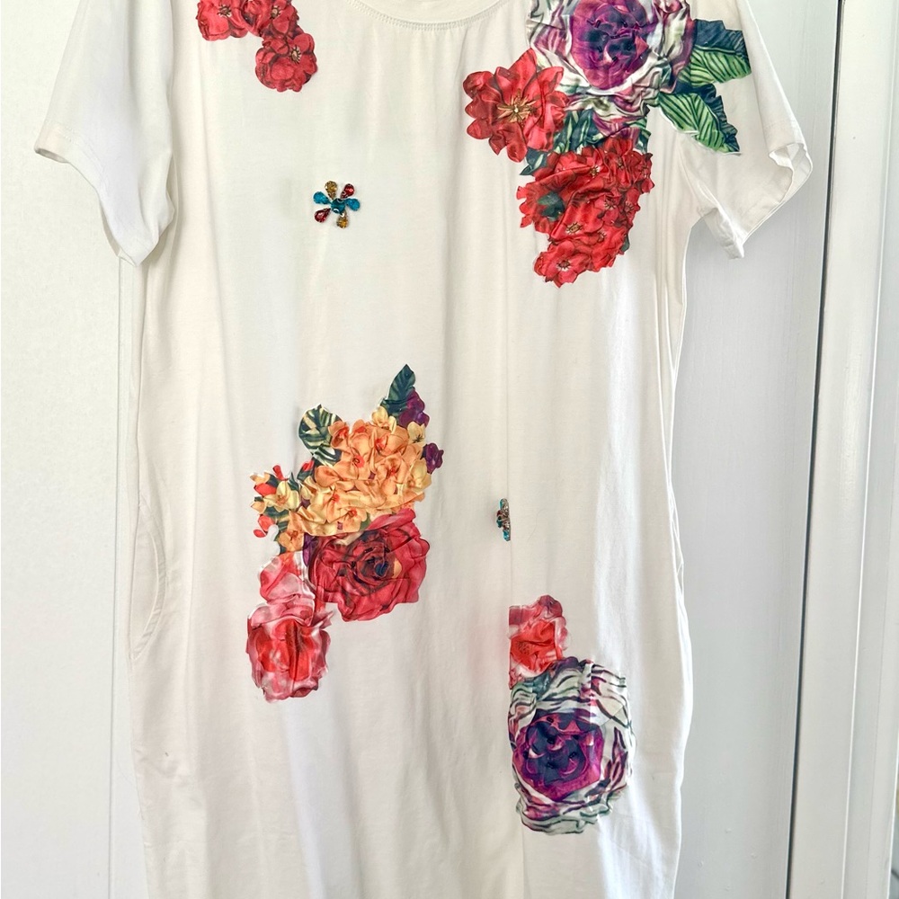 White Dress/ Tunic -  Stone & Floral Satin Appliqué. NWT - M/L - Picture 3 of 11